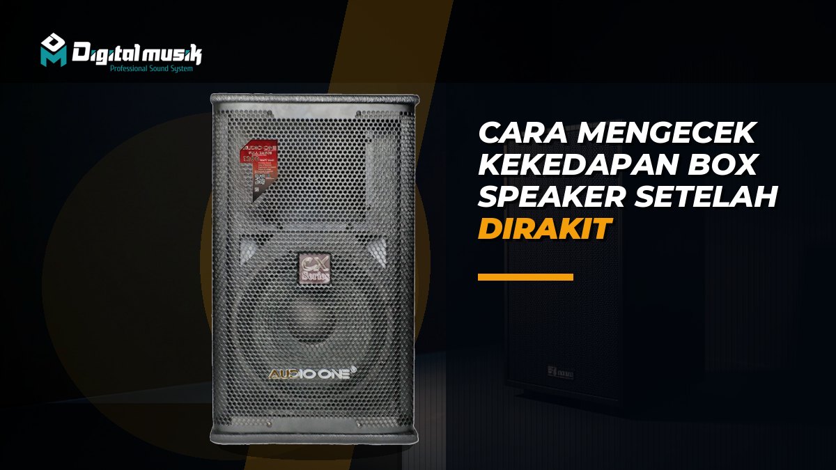 Teknisi memeriksa sambungan sudut pada box speaker custom dengan lampu senter untuk mengecek kebocoran udara